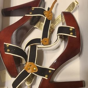 Guess Sandals Black with White trim size 5.5